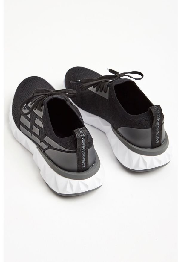 EA7 Emporio Armani - SNEAKERSY EA7 EMPORIO ARMANI. Materiał: guma. Wzór: geometria, aplikacja