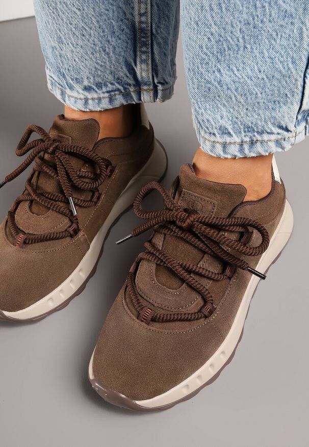 Renee - Brązowe Zamszowe Sneakersy z Wkładką ze Skóry Naturalnej Dolavienne. Okazja: na co dzień. Kolor: brązowy. Materiał: zamsz, skóra
