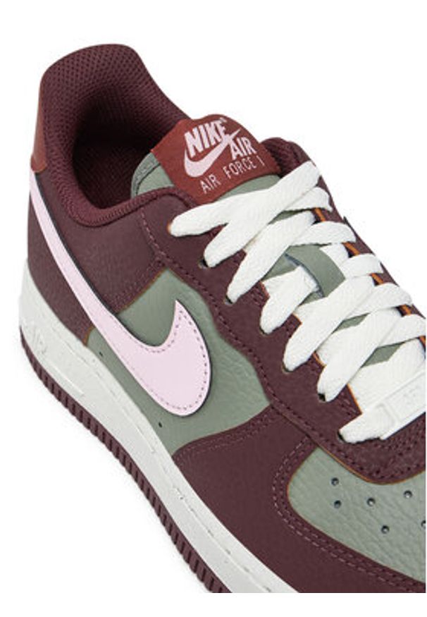 Nike Sneakersy Air Force 1 '07 Next Nature Wmns HQ4047 Bordowy. Kolor: czerwony. Materiał: skóra. Model: Nike Air Force