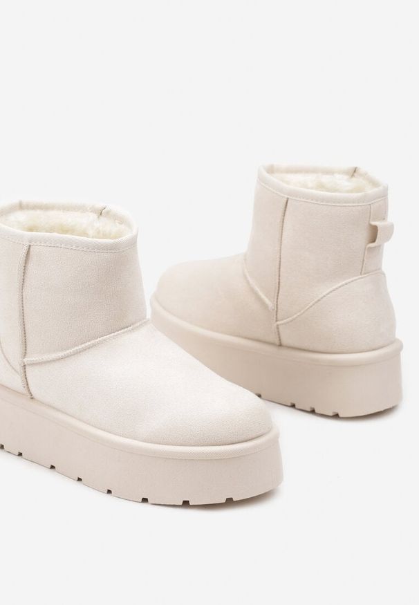 Born2be - Beżowe Śniegowce na Platformie z Wsuwaną Cholewką Irialia. Okazja: do pracy, na co dzień. Zapięcie: zamek. Kolor: beżowy. Materiał: wełna, jeans. Szerokość cholewki: normalna. Sezon: zima. Obcas: na platformie. Styl: elegancki, casual