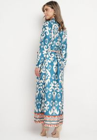 Born2be - Niebieska Sukienka Satynowa o Pudełkowym Fasonie Wiązana w Talii w Ornamentalny Wzór Narosa. Kolor: niebieski. Materiał: satyna #5