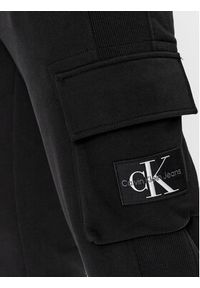 Calvin Klein Jeans Spodnie dresowe Badge J30J324683 Czarny Regular Fit. Kolor: czarny. Materiał: bawełna #3