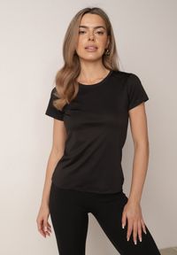 Born2be - Czarny Gładki T-shirt o Klasycznym Kroju Lycoris. Okazja: do domu, do pracy, na co dzień. Kolor: czarny. Materiał: jeans. Wzór: gładki. Styl: klasyczny #6