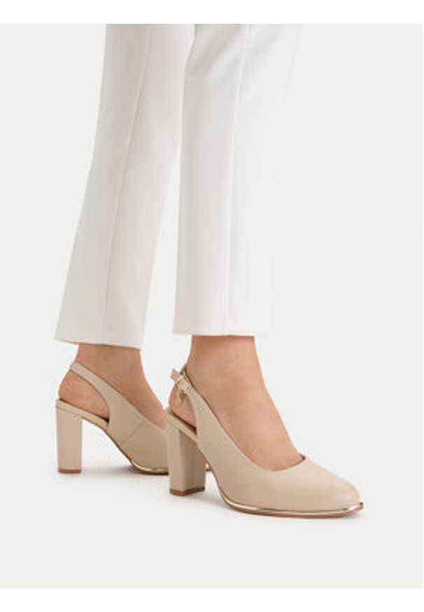 Lasocki Czółenka CEO-WS3786-02 Beżowy. Kolor: beżowy. Materiał: skóra