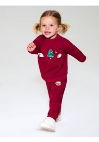 Sinsay - Spodnie dresowe z motywem świątecznym - czerwony. Kolor: czerwony. Materiał: dresówka. Styl: wizytowy #1