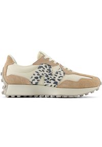 Buty damskie New Balance WS327AQ – beżowe. Okazja: na co dzień. Kolor: beżowy. Materiał: dresówka, zamsz, skóra, guma. Szerokość cholewki: normalna. Wzór: nadruk, motyw zwierzęcy. Sezon: wiosna