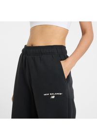 Spodnie damskie New Balance WP51500BK – czarne. Stan: podwyższony. Kolor: czarny. Materiał: bawełna, dresówka, poliester #3