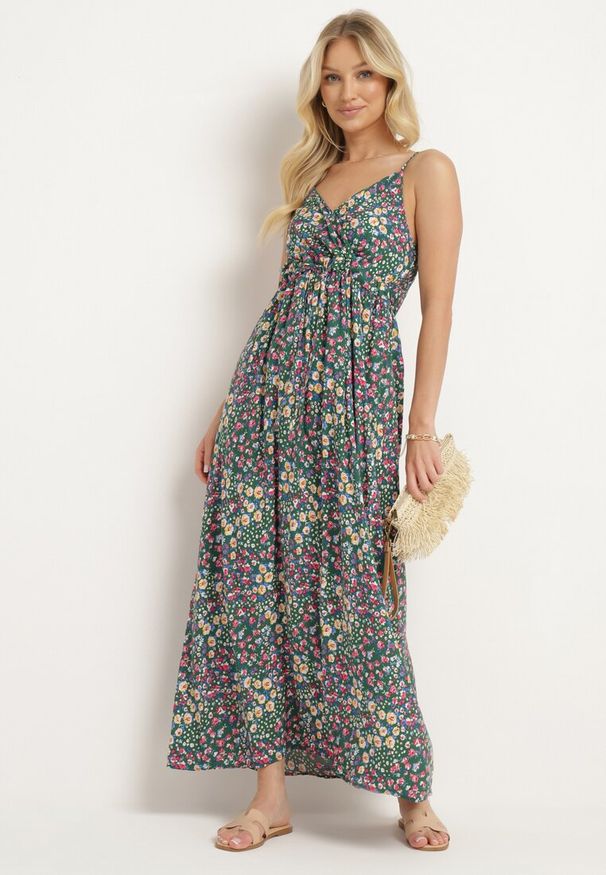 Born2be - Zielona Wiskozowa Sukienka na Regulowanych Ramiączkach z Gumkami na Plecach Zarlea. Okazja: na spacer. Typ kołnierza: dekolt w serek. Kolor: zielony. Materiał: wiskoza. Długość rękawa: na ramiączkach. Wzór: kwiaty