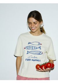 Reserved - T-shirt z nadrukiem - jasnożółty. Kolor: żółty. Materiał: bawełna, tkanina. Wzór: nadruk #1