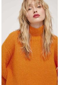 Bruuns Bazaar sweter wełniany damski kolor pomarańczowy ciepły z półgolfem. Kolor: pomarańczowy. Materiał: wełna #2