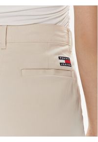 Tommy Jeans Szorty materiałowe Claire DW0DW17775 Beżowy Regular Fit. Kolor: beżowy. Materiał: bawełna #4