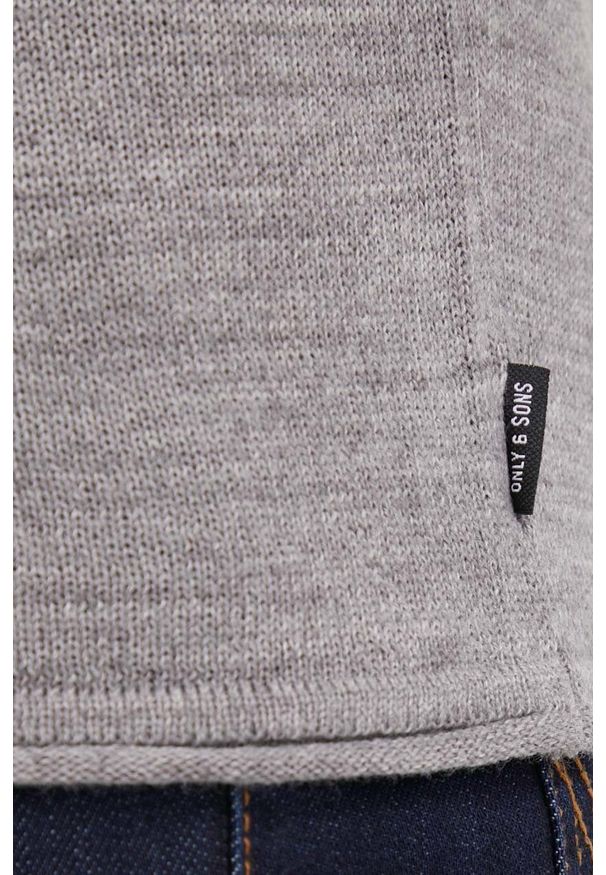 Only & Sons sweter męski kolor szary lekki. Okazja: na co dzień. Kolor: szary. Materiał: dzianina. Długość rękawa: długi rękaw. Długość: długie. Wzór: melanż. Styl: casual