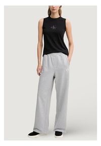 Calvin Klein Jeans Spodnie dresowe LV047C249G Szary jasny Regular Fit. Kolor: szary. Materiał: bawełna #2