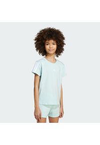 Adidas - Koszulka Essentials Kids. Kolor: biały, wielokolorowy, niebieski. Materiał: bawełna, materiał