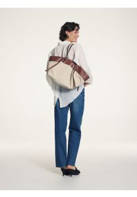 Reserved - Torebka shopper z lnem - brązowy. Kolor: brązowy. Styl: klasyczny #1