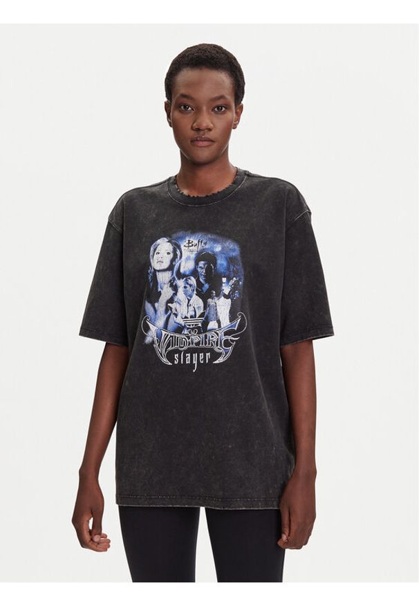 Adidas - adidas T-Shirt 20th Century Fox Disney JW0154 Czarny Oversize. Kolor: czarny. Materiał: bawełna. Wzór: motyw z bajki