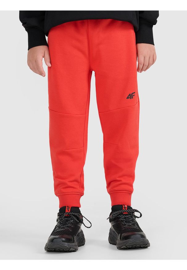 4f - 4F Spodnie dresowe joggery chłopięce - czerwone 140 (9-10 lat). Okazja: na co dzień. Kolor: czerwony. Materiał: dresówka. Wzór: gładki, ze splotem. Sezon: lato. Styl: casual, sportowy