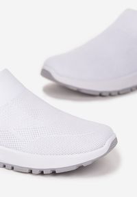 Born2be - Białe Buty Sportowe Auronia. Nosek buta: okrągły. Zapięcie: bez zapięcia. Kolor: biały. Materiał: jeans, materiał. Obcas: na płaskiej podeszwie