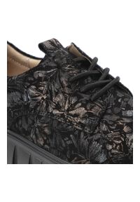 Czarne Sneakersy Filippo Eleganckie Obuwie Damskie. Okazja: na co dzień. Kolor: czarny. Szerokość cholewki: normalna. Wzór: aplikacja, kwiaty. Styl: elegancki #3