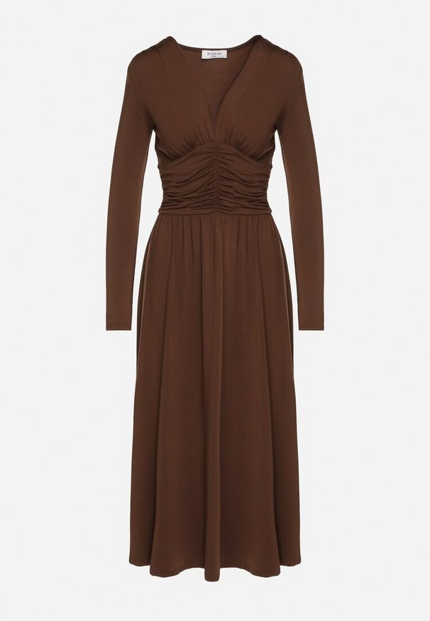 Born2be - Brązowa Marszczona Sukienka Taliowana z Wiskozą z Dekoltem V i Długim Rękawem Emirie. Okazja: na co dzień, na spotkanie biznesowe. Typ kołnierza: dekolt w kształcie V. Kolor: brązowy. Materiał: wiskoza. Długość rękawa: długi rękaw. Styl: biznesowy, casual