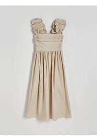 Reserved - Bawełniana sukienka maxi z marszczeniami - beżowy. Kolor: beżowy. Materiał: bawełna. Długość: maxi