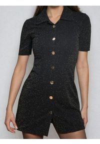 Sinsay - Sukienka mini z kołnierzykiem i brokatem - czarny. Kolor: czarny. Długość: mini #1