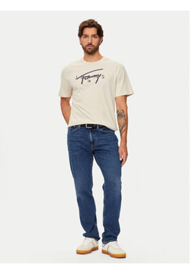 Tommy Jeans T-Shirt Signature Twist DM0DM19683 Beżowy Regular Fit. Kolor: beżowy. Materiał: bawełna