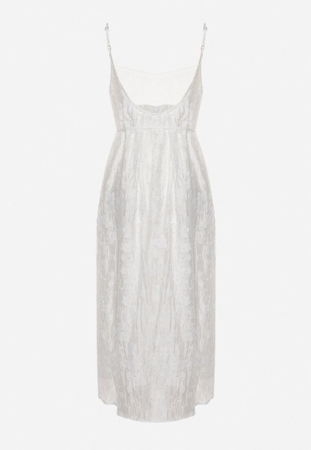 Born2be - Biała Sukienka na Regulowanych Ramiączkach Ozdobiona Cyrkoniami z Materiałowym Paskiem Selolia. Okazja: na co dzień. Typ kołnierza: dekolt w kształcie V. Kolor: biały. Materiał: materiał. Długość rękawa: na ramiączkach. Wzór: aplikacja. Typ sukienki: proste. Styl: casual