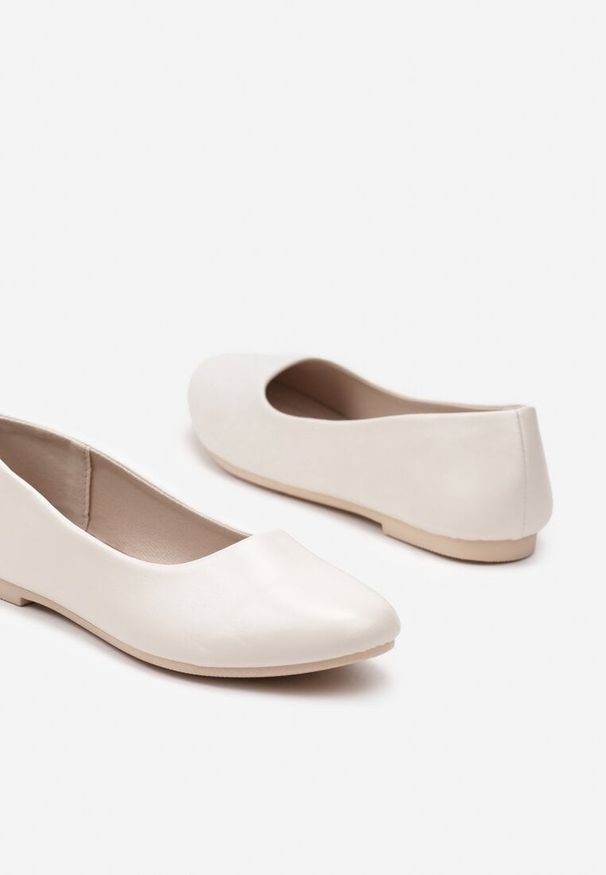 Born2be - Beżowe Wsuwane Balerinki z Ekoskóry na Płaskiej Podeszwie Imenna. Okazja: na co dzień. Zapięcie: bez zapięcia. Kolor: beżowy. Materiał: jeans. Obcas: na płaskiej podeszwie. Styl: elegancki, casual