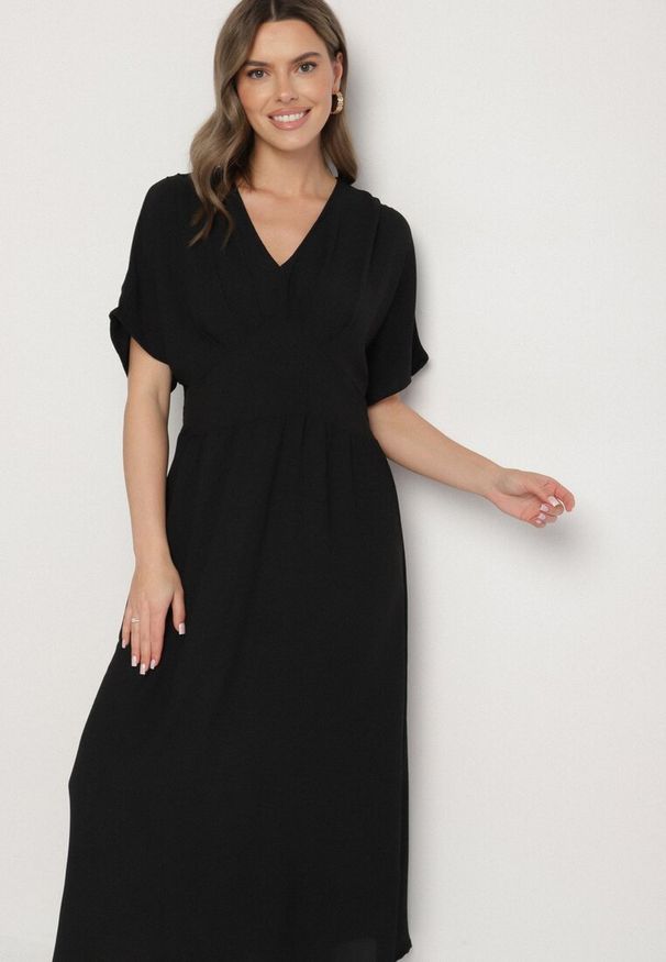 Born2be - Czarna Sukienka z Bawełną i Górą w Stylu Nietoperza Filenia. Okazja: na co dzień. Kolor: czarny. Materiał: bawełna. Styl: casual