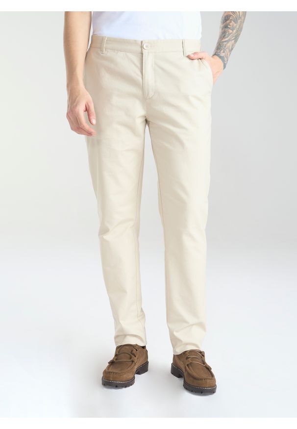 PAKO LORENTE – Beżowe męskie spodnie chino P24SF-WX-004-E-0 - Pako Lorente. Kolor: beżowy. Materiał: bawełna. Sezon: wiosna. Styl: klasyczny