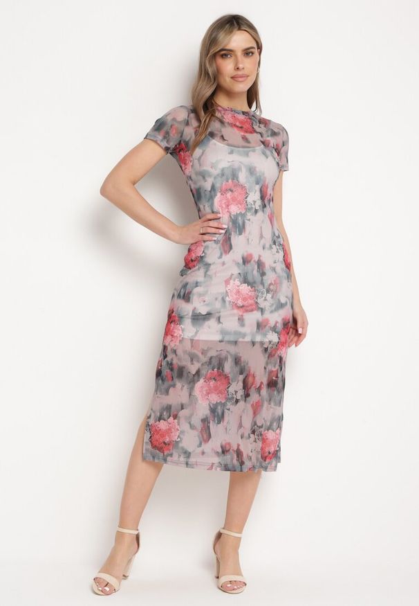 Born2be - Różowa Prześwitująca Sukienka z Krótkim Rękawem i Nadrukiem Baham. Okazja: na co dzień. Kolor: różowy. Materiał: wiskoza. Długość rękawa: krótki rękaw. Wzór: nadruk. Typ sukienki: proste. Styl: casual, elegancki