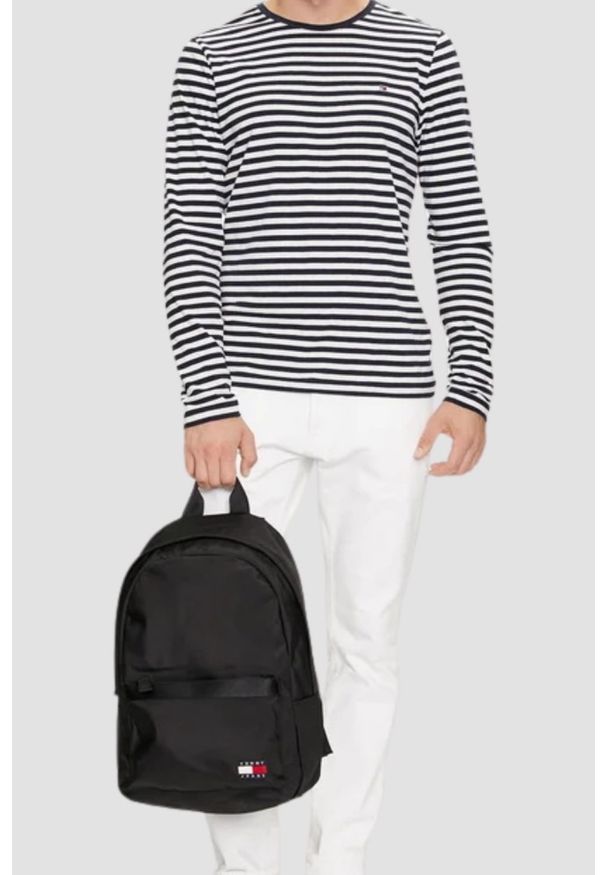 Tommy Jeans - TOMMY JEANS Pojemny czarny plecak. Kolor: czarny. Materiał: poliester