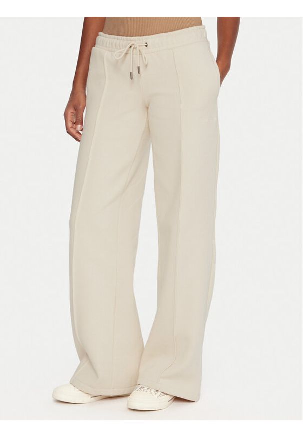 Guess Jeans Spodnie dresowe W5BB04 KC811 Beżowy Wide Leg. Kolor: beżowy. Materiał: bawełna
