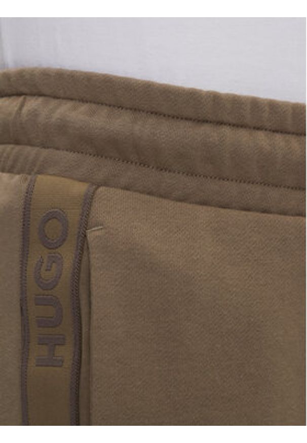 Hugo - HUGO Szorty sportowe Liam 50540936 Beżowy Regular Fit. Kolor: beżowy. Materiał: bawełna. Styl: sportowy