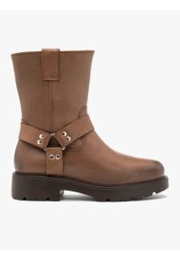Ryłko - Botki typu biker z metalowymi ozdobami. Nosek buta: okrągły. Zapięcie: zamek. Kolor: brązowy. Materiał: skóra. Szerokość cholewki: normalna. Wzór: aplikacja. Styl: street #1
