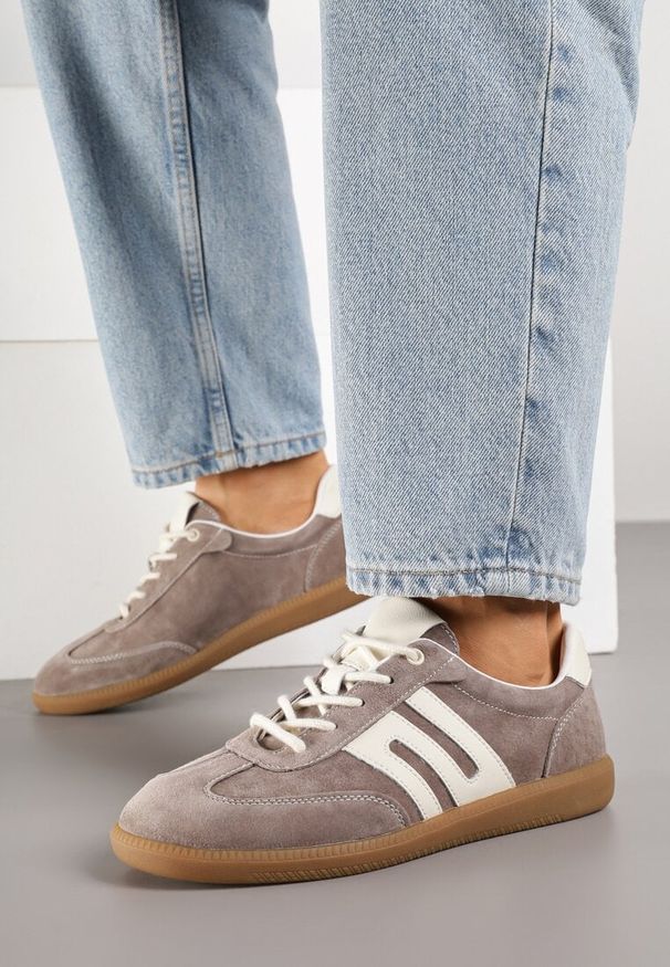 Born2be - Brązowe Skórzane Sneakersy w Stylu Tenisówek z Geometrycznym Zdobieniem Zaravella. Okazja: na co dzień. Kolor: brązowy. Materiał: skóra. Wzór: aplikacja, geometria