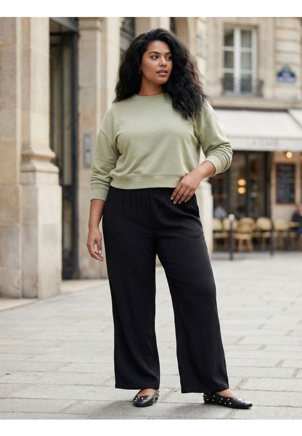 Sinsay - Jeansy bootcut z wysokim stanem plus size - czarny. Stan: podwyższony. Kolekcja: plus size. Kolor: czarny