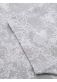 Ombre Clothing - Wzorzysta bawełniana męska koszulka z krótkim rękawem – biała V1. Okazja: na co dzień. Kolor: biały. Materiał: bawełna. Długość rękawa: krótki rękaw. Długość: krótkie. Wzór: nadruk. Styl: klasyczny, casual