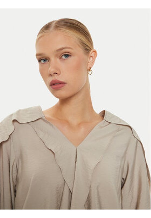 Guess Kolczyki JUBE04 617JW Złoty. Materiał: metalowe. Kolor: złoty