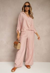 Renee - Różowy Komplet z Wiskozy w Stylu Oversize Szerokie Spodnie i Luźna Koszula na Guziki Natinne. Kolor: różowy. Materiał: wiskoza