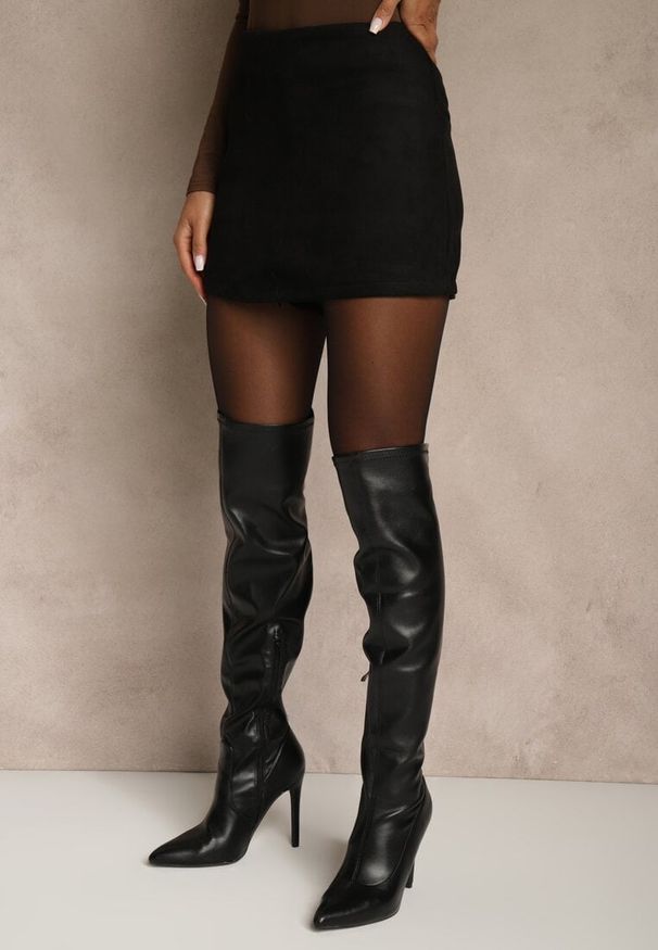 Renee - Czarne Spódnico-Spodenki z Ozdobną Imitacją Kieszeni Sewressa. Kolor: czarny. Materiał: koronka. Styl: klasyczny, elegancki