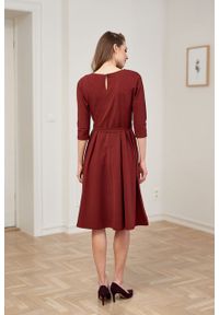 Marie Zélie - Sukienka Anastazja ceglasta. Kolor: czerwony. Materiał: bawełna, dzianina, materiał, elastan, skóra. Typ sukienki: rozkloszowane. Styl: klasyczny #3