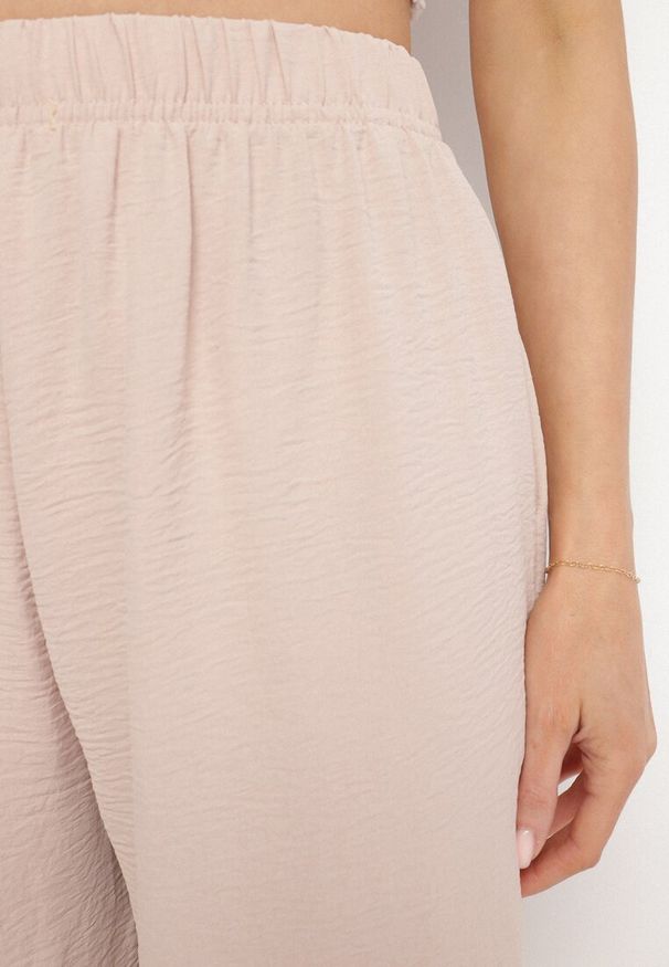 Born2be - Beżowe Spodnie o Długości 3/4 z Szerokimi Nogawkami Ulianisa. Okazja: na co dzień, na spacer. Kolor: beżowy. Wzór: aplikacja. Styl: casual