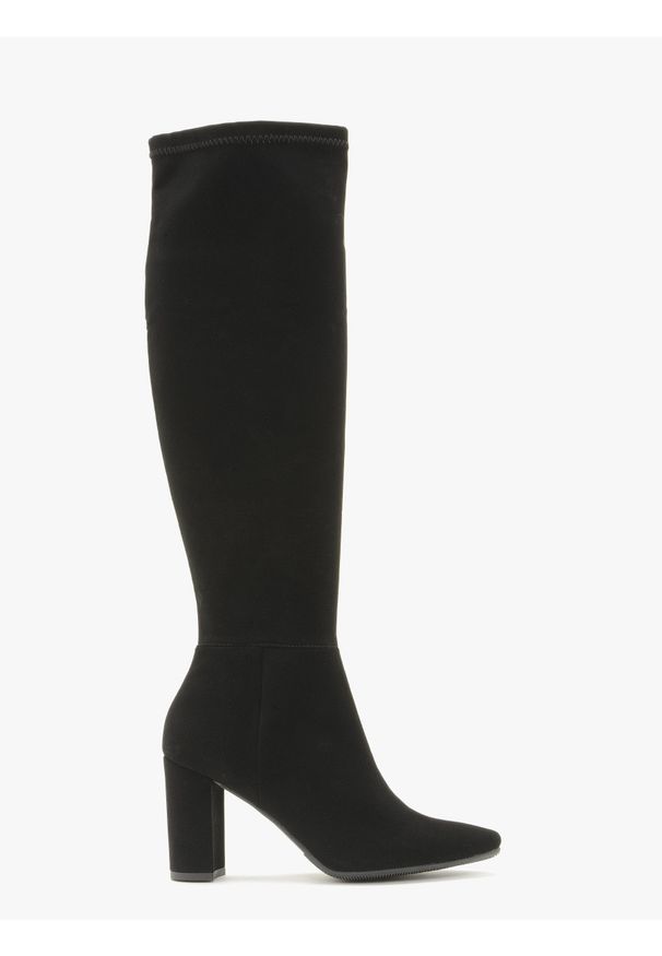 Ryłko - Czarne kozaki z elastyczną szeroką cholewką PORTIA. Nosek buta: okrągły. Kolor: czarny. Materiał: nubuk. Szerokość cholewki: szeroka. Obcas: na obcasie. Wysokość obcasa: średni