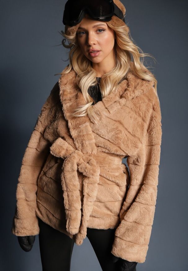 Renee - Beżowa Pikowane Futerko z Wiązaniem Asillia. Okazja: na co dzień. Kolor: beżowy. Materiał: futro. Styl: elegancki, casual