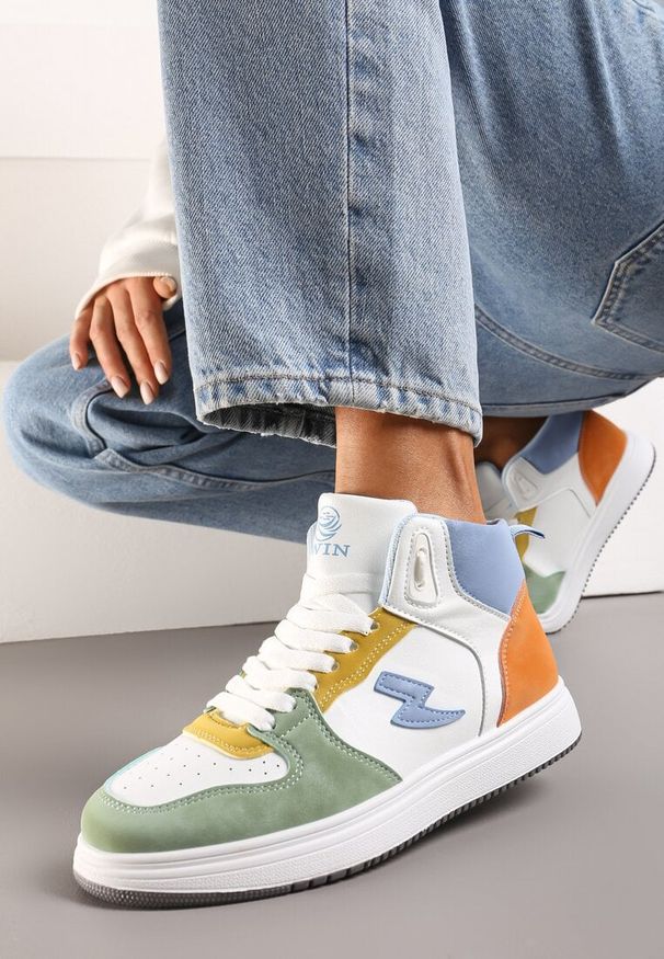 Born2be - Biało-Zielone Sneakersy Eudala. Kolor: biały. Materiał: jeans