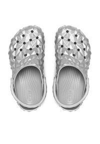 Crocs Klapki Cls Metallic Geometric Clog 210002 Srebrny. Kolor: srebrny