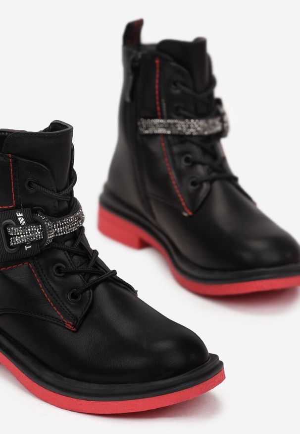 Born2be - Czarno-Czerwone Botki Xilmyar. Wysokość cholewki: za kostkę. Nosek buta: okrągły. Zapięcie: pasek. Kolor: czarny. Szerokość cholewki: normalna