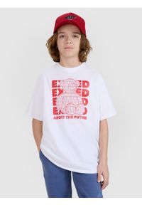 4f - 4F T-shirt oversize z nadrukiem chłopięcy - biały 134 (8-9 lat). Okazja: na co dzień. Kolor: biały. Materiał: dzianina, bawełna, jersey. Długość rękawa: krótki rękaw. Długość: krótkie. Wzór: nadruk. Sezon: lato. Styl: klasyczny, sportowy, casual
